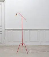 lampe vintage tripode axe rotule laiton couleur rouge origine 5Francs 1 172x198 - Lampe vintage tripode rouge, axe sur rotule 1950