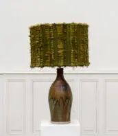 lampe vintage ceramique abat jour laine vert 5francs 1 172x198 - Lampe vintage en céramique avec abat-jour en laine vert, années 60