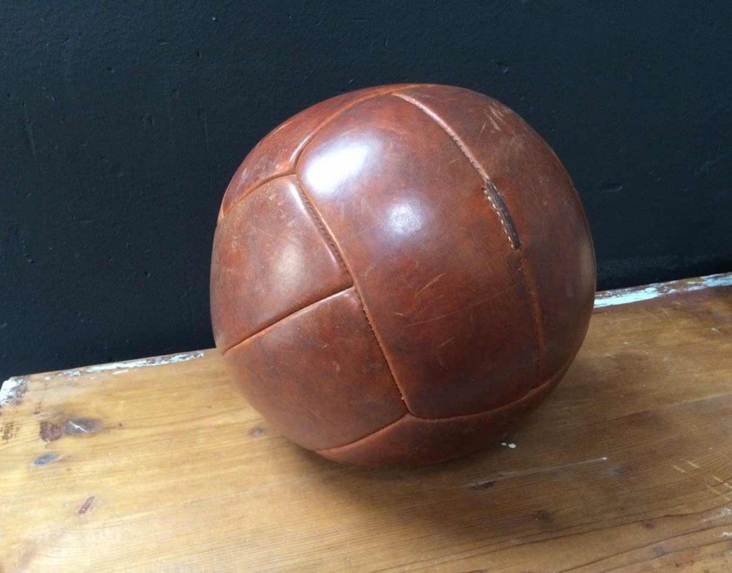 medecin-ball-cuir-ancien-5francs-3