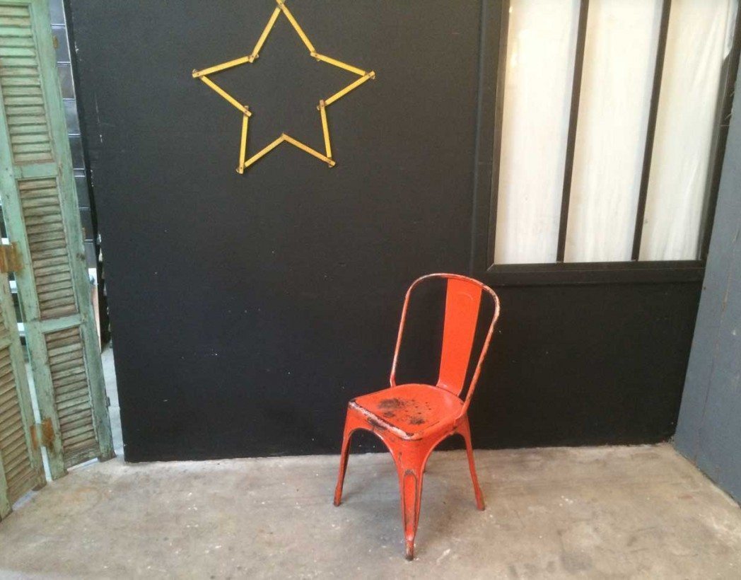 chaise-tolix-model-a-ancienne-rouge-industrielle-5francs-3