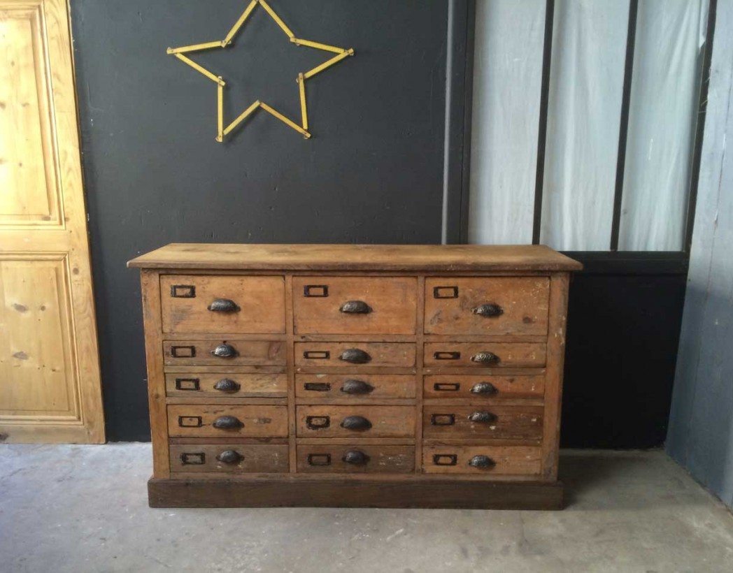 Ancienne armoire industrielle en bois