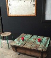 table-basse-palette-industrielle-vintage-patine-5francs-1