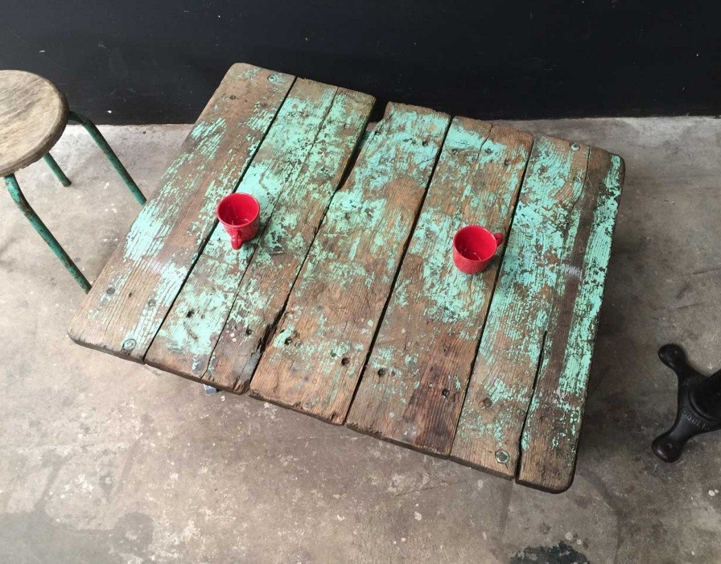 table-basse-palette-industrielle-vintage-patine-5francs-4