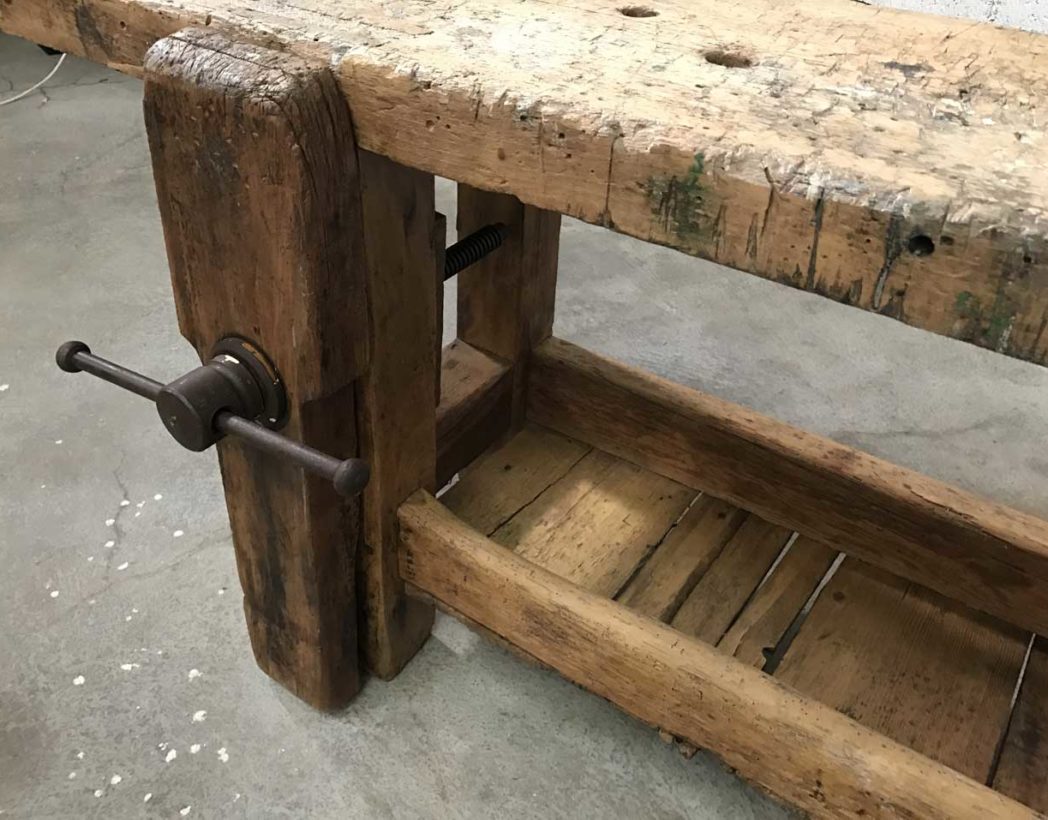 Ancien établi en bois