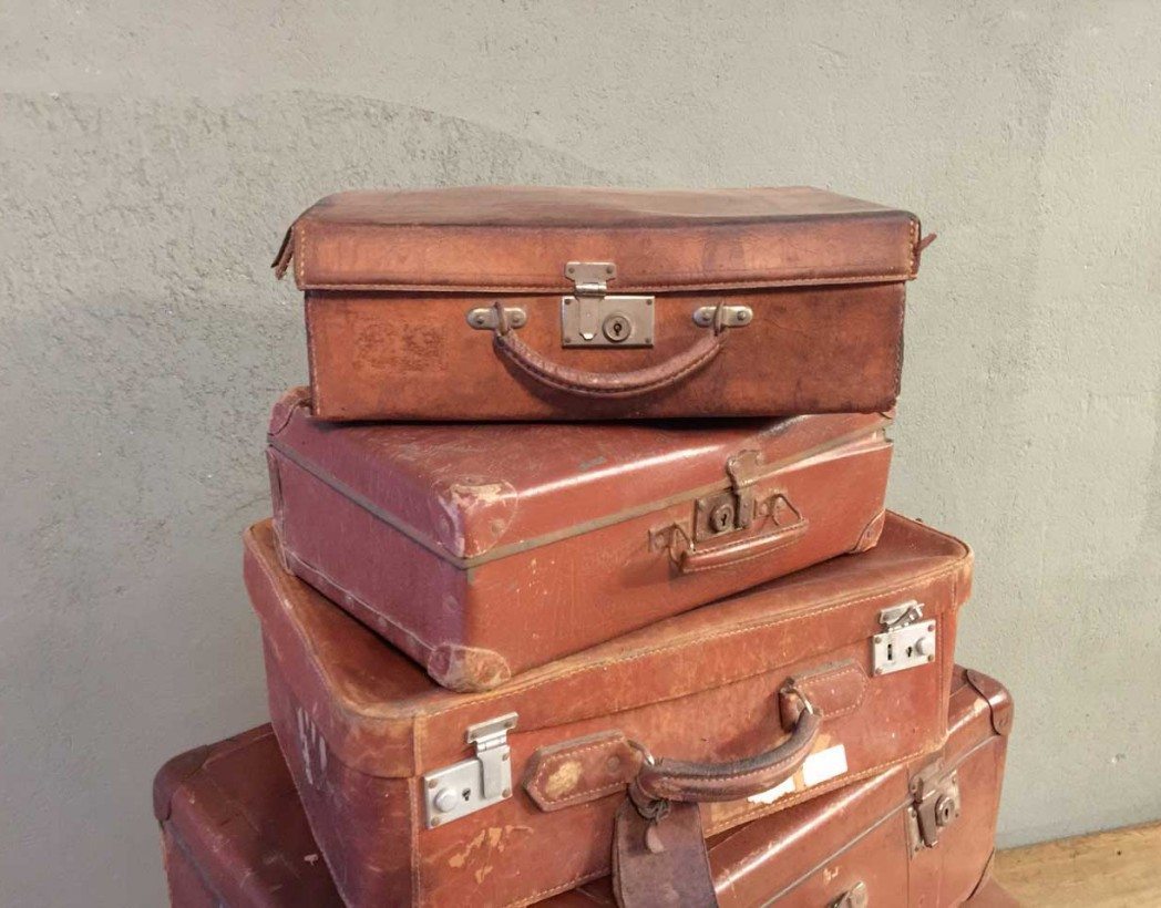 ancienne-valise-vintage-pyramide-cuir-decoration-5francs-3