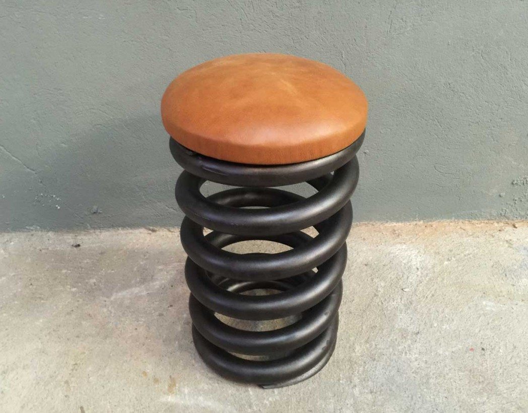 tabouret-industriel-ressort-cuir-5francs-4