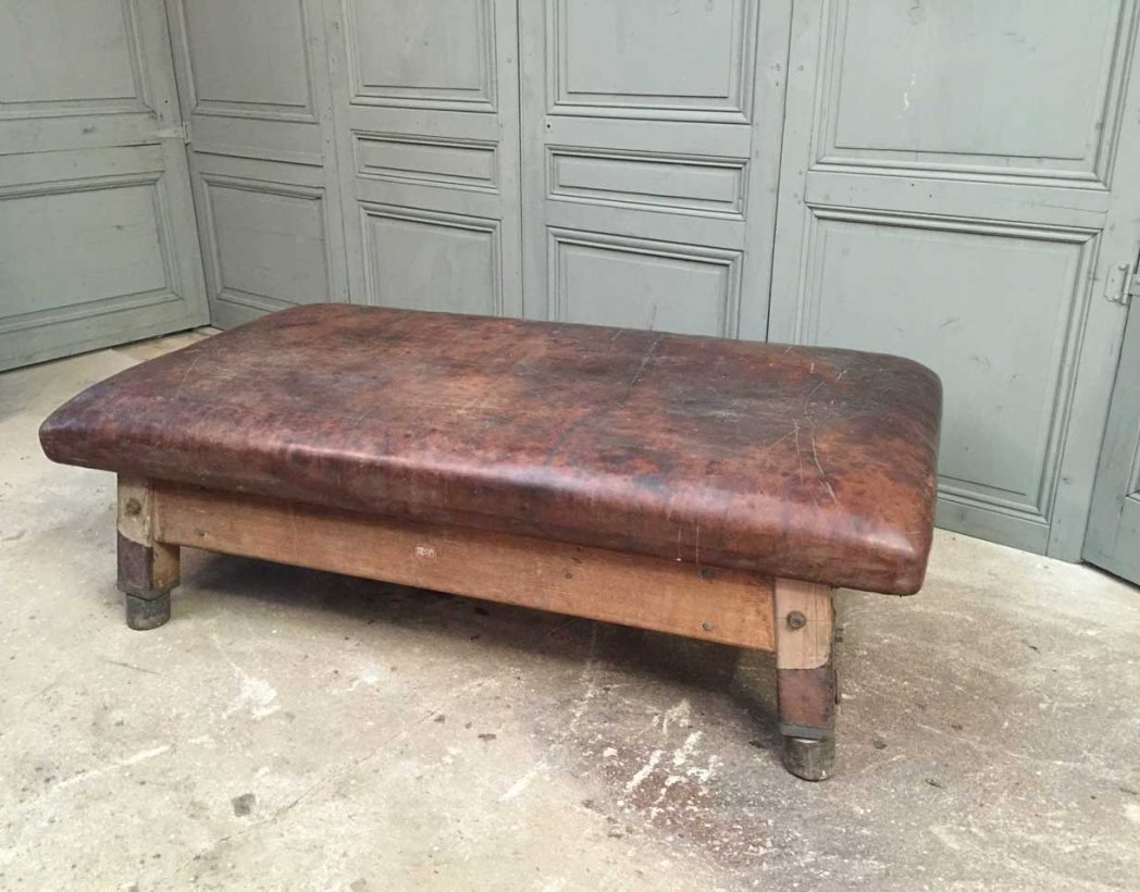 ancien-cheval-arcon-carre-cuir-banquette-5francs-4