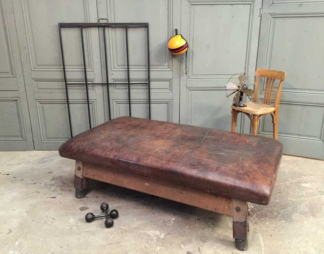 ancien-cheval-arcon-carre-cuir-banquette-5francs-8