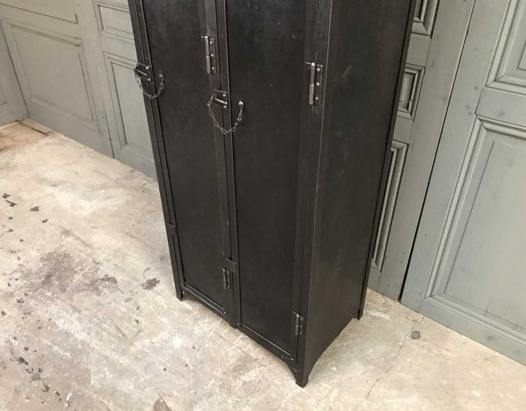 ancien-vestiaire-rivete-2-portes-mobilier-industriel-5francs-3