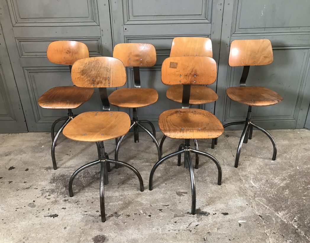 Ensemble 8 chaises d'atelier