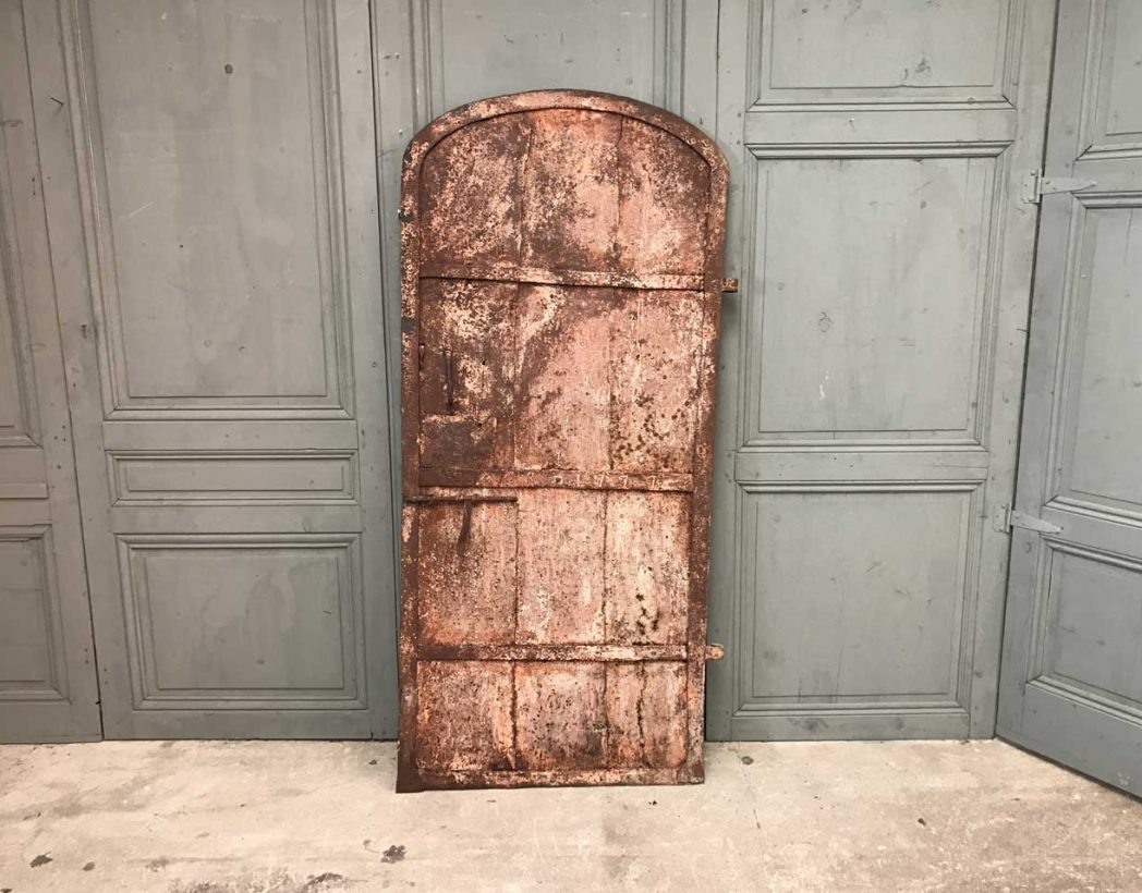 ancienne-porte-rivete-metal-18eme-materiaux-patine-5francs-2