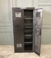 vestiaire-atelier-metal-decape-mobilier-industriel-5francs-1