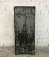 ancien-vestiaire-rivete-2-portes-metal-patine-grise-verte-atelier-industriel-5francs-1