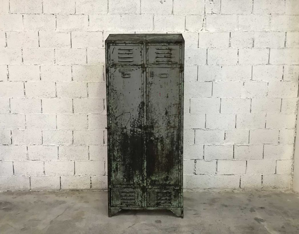 ancien-vestiaire-rivete-2-portes-metal-patine-grise-verte-atelier-industriel-5francs-2