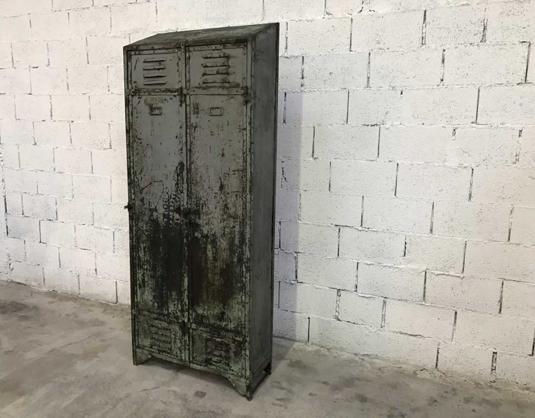 ancien-vestiaire-rivete-2-portes-metal-patine-grise-verte-atelier-industriel-5francs-3