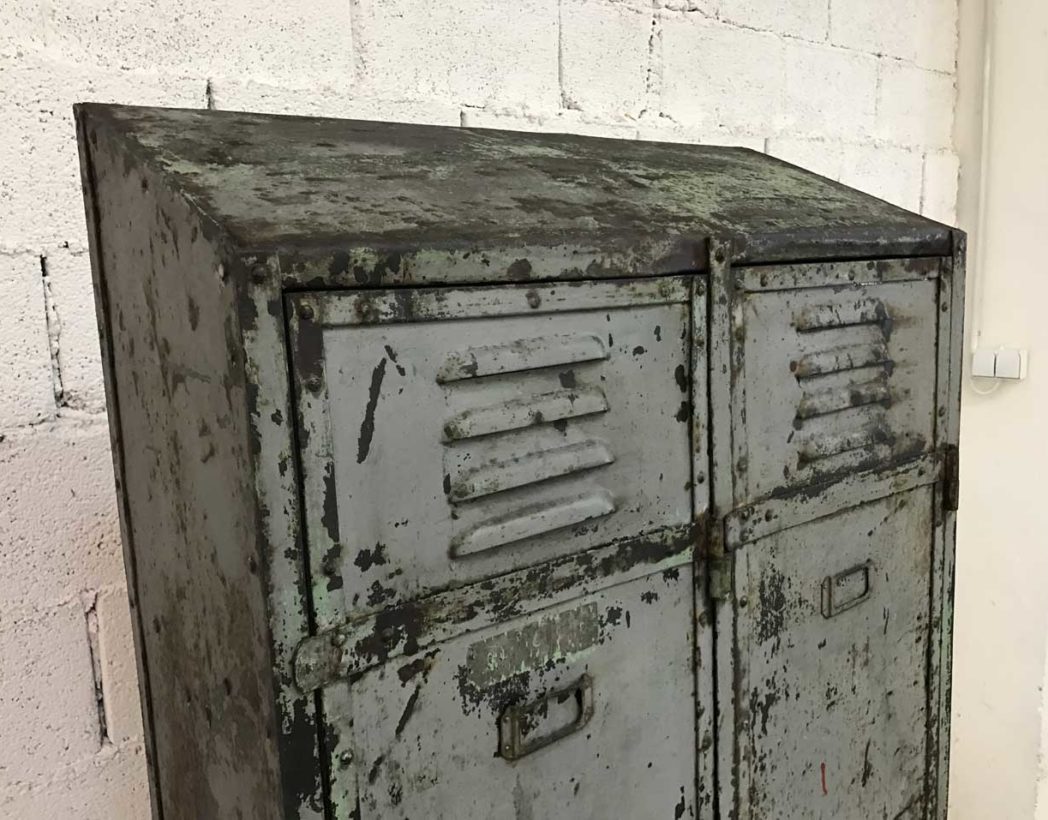 ancien-vestiaire-rivete-2-portes-metal-patine-grise-verte-atelier-industriel-5francs-6