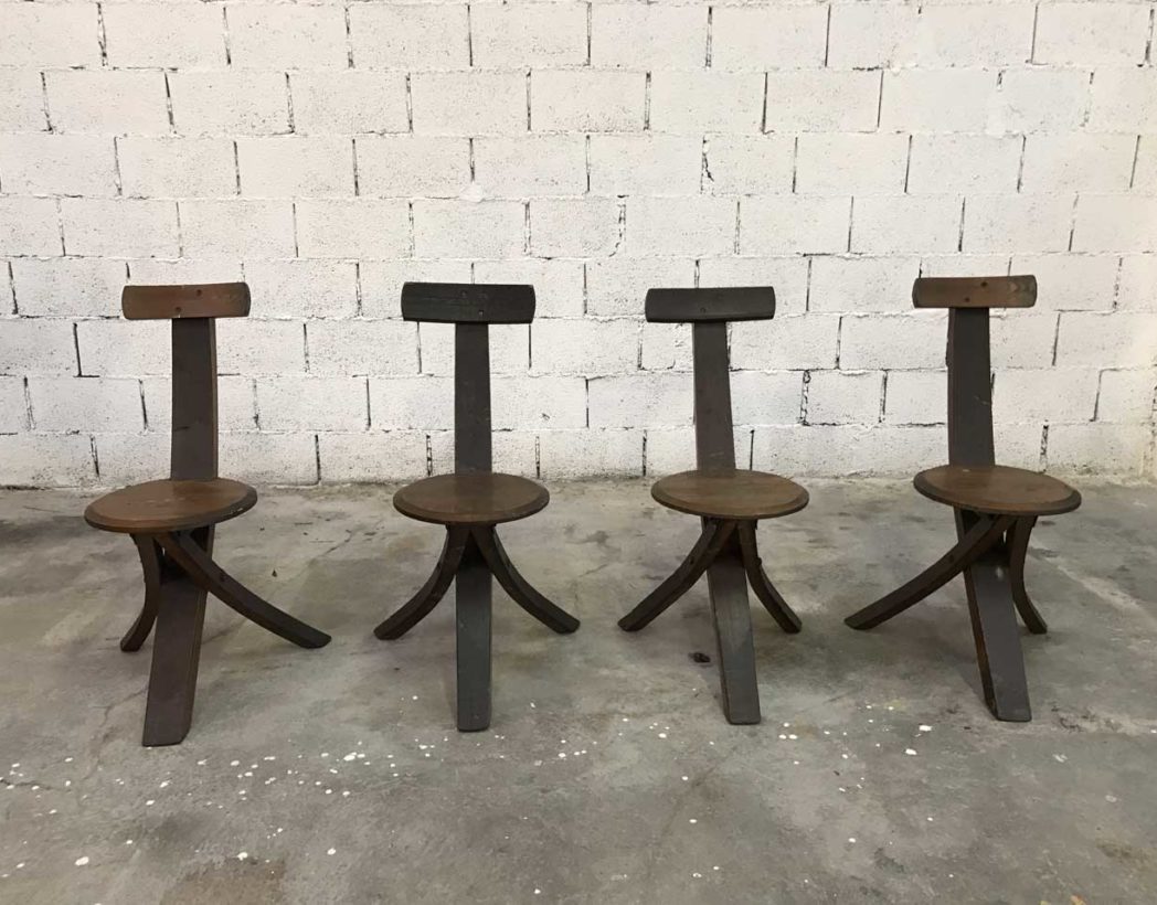 ensemble-4-chaises-primitives-bois-ligne-minimaliste-tripode-5francs-4-1