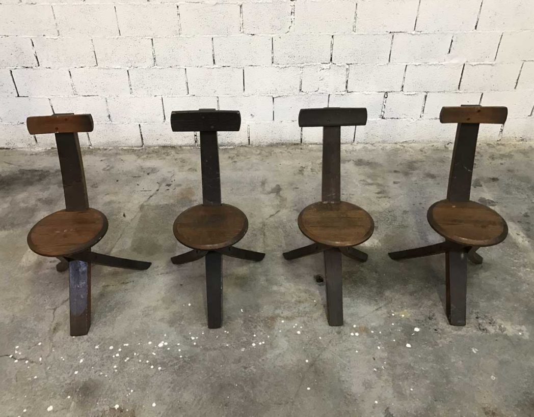 ensemble-4-chaises-primitives-bois-ligne-minimaliste-tripode-5francs-6-1