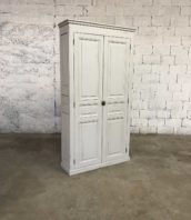 ancienne armoire parisienne patine blanche 5francs 1 172x198 - Ancienne armoire parisienne en pin blanche