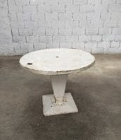 table tolix kub plateau rond 98cm 5francs 1 172x198 - Table industrielle Tolix Kub blanche années 40 plateau diamètre 98cm