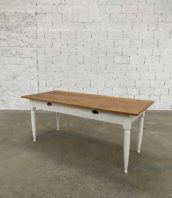 table ferme pieds travaillés cadre blancs 183cm 5francs 1 172x198 - Ancienne table de ferme pieds travaillés avec cadre blanc 183 cm