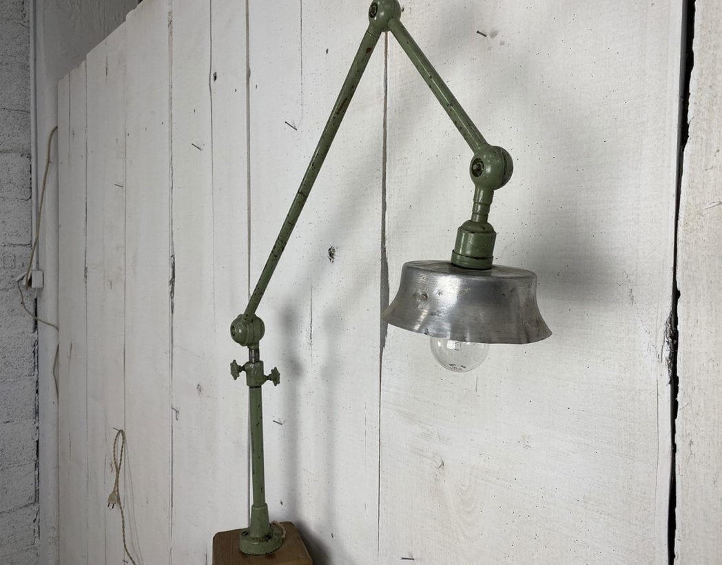 ancienne-lampe-articulee-socle-bois-atelier-tout-sens-patine-vintage-5francs-4