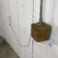 ancienne-lampe-articulee-socle-bois-atelier-tout-sens-patine-vintage-5francs-5