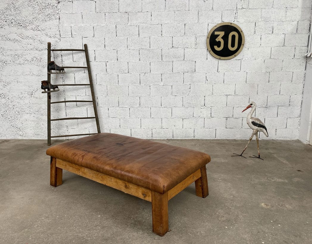 banquette-cheval-darcon-cuir-cognac-structure-bois-annees20-vintage-5francs-7