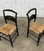 duo-chaises-hitchcock-hetre-bois-noir-motifs-fleuris-paille-5francs-1