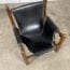 fauteuil-cuir-noire-structure-chene-laiton-annees50-5francs-4