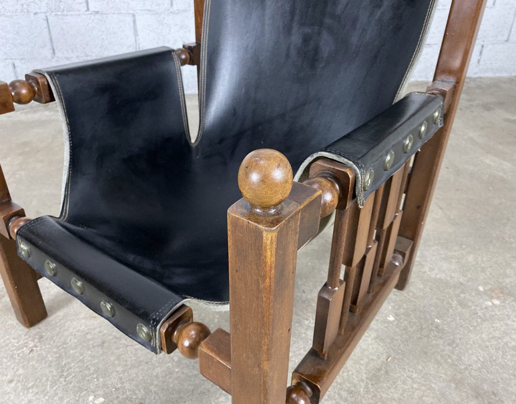 fauteuil-cuir-noire-structure-chene-laiton-annees50-5francs-7