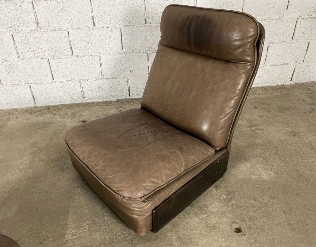 fauteuil-repose-pieds-cuir-marron-de-sede-5francs-6