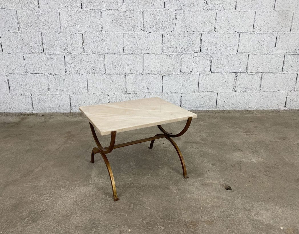 Petite table basse en marbre et fer forgé doré années 70