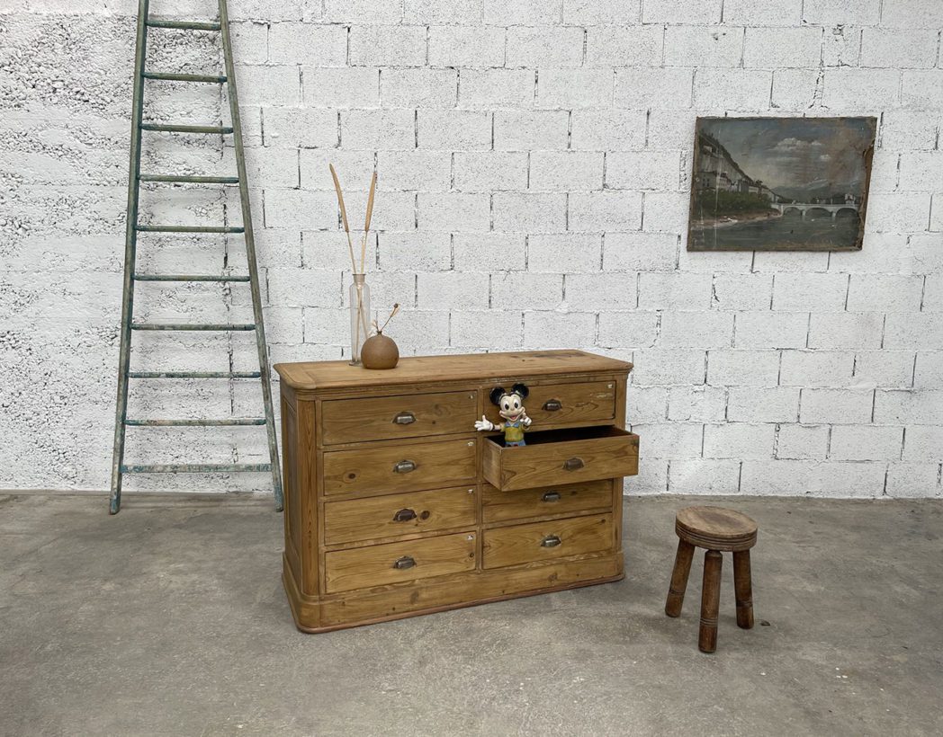 ancienne-petite-commode-meuble-de-metier-vintage-patine-bois-poignees-coquilles-5francs-2