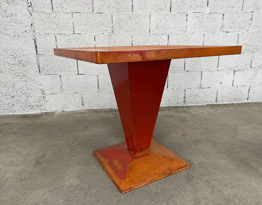 paire-anciennes-tables-bistrot-tolix-kub-rouges-metal-authentiques-vintages-patine-5francs-5