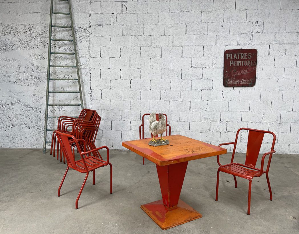 paire-anciennes-tables-bistrot-tolix-kub-rouges-metal-authentiques-vintages-patine-5francs-7