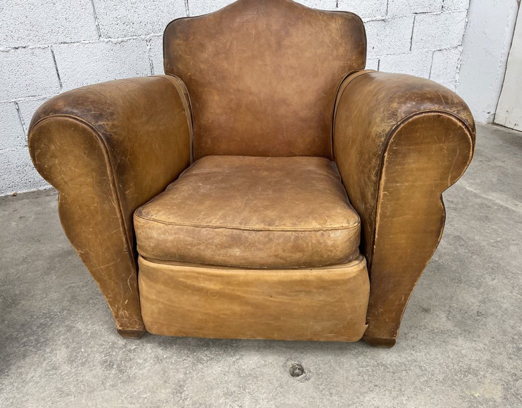 paire-anciens-fauteuils-club-cognac-patine-cuir-vintage-5francs-4