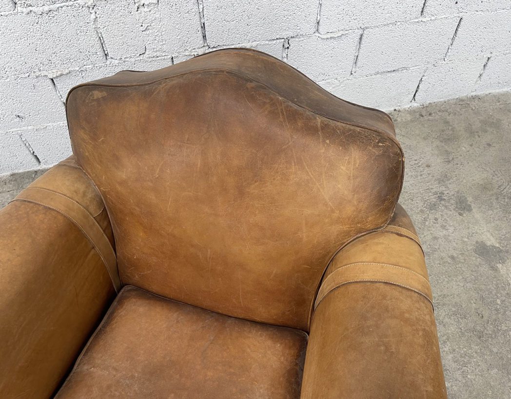 paire-anciens-fauteuils-club-cognac-patine-cuir-vintage-5francs-5