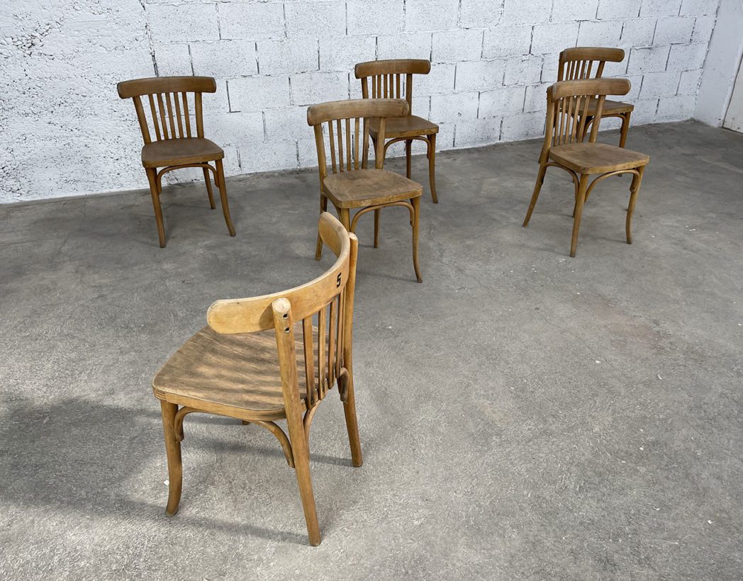 anciennes-chaises-bistrot-parisiens-brasseries-parisiennes-bois-thonet-vintage-5francs-3