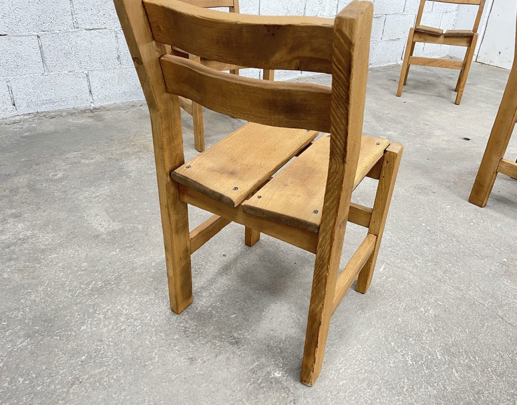 anciennes-chaises-design-charlotte-perriand-maison-regain-les-arcs-brutalistes-deco-vintage-design-vintage-5francs-6