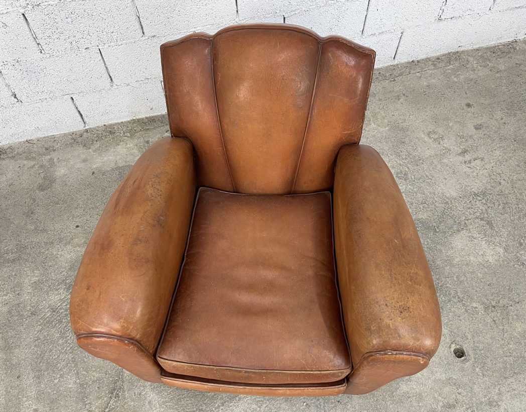 ancien-fauteuil-club-moustache-chapeau-de-gendarme-cuir-vintage-5francs-5