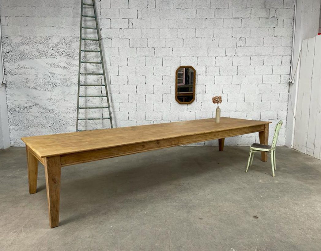 Grande table de repas industrielle en bois de chêne Arvid - GdeGdesign