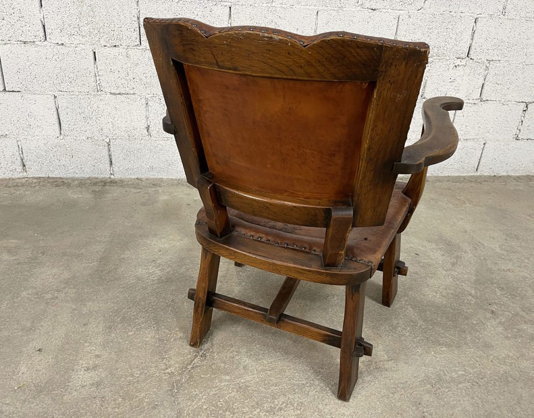 ancien-fauteuil-brutaliste-cuir-bois-esprit-olavi-hanninen-vintage-5francs-7