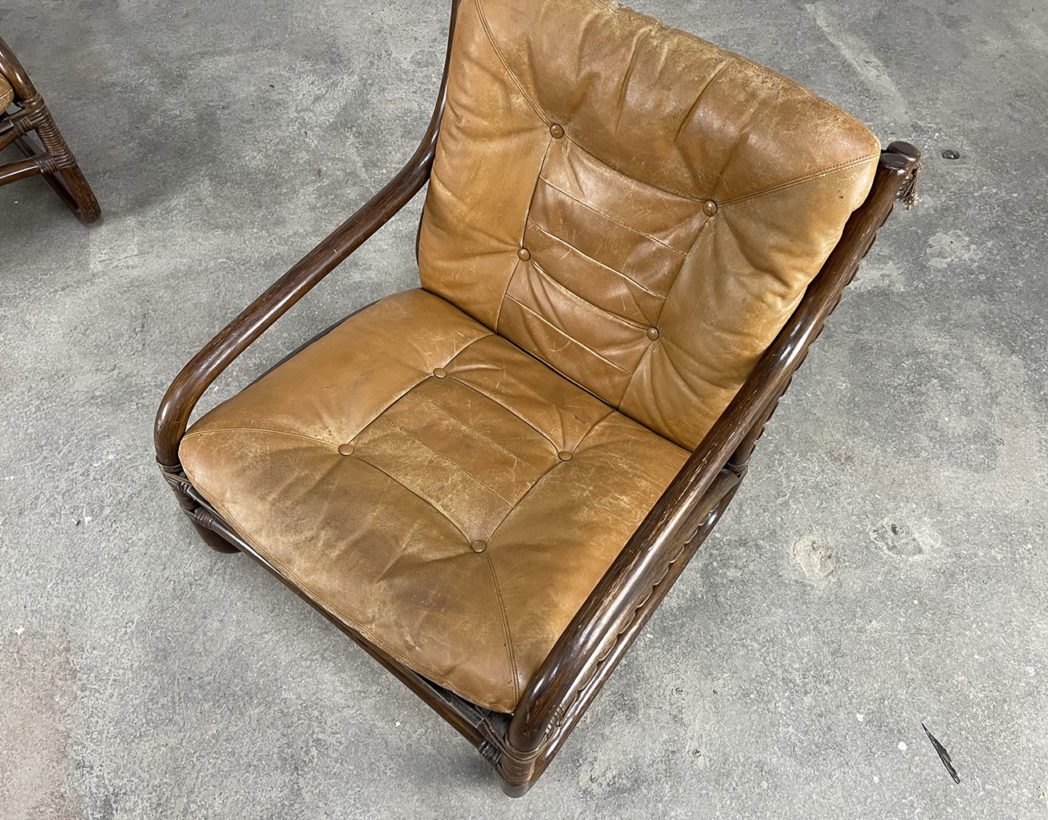 anciens-fauteuils-bambou-cuir-camel-cognac-vintage-annees70-5francs-3