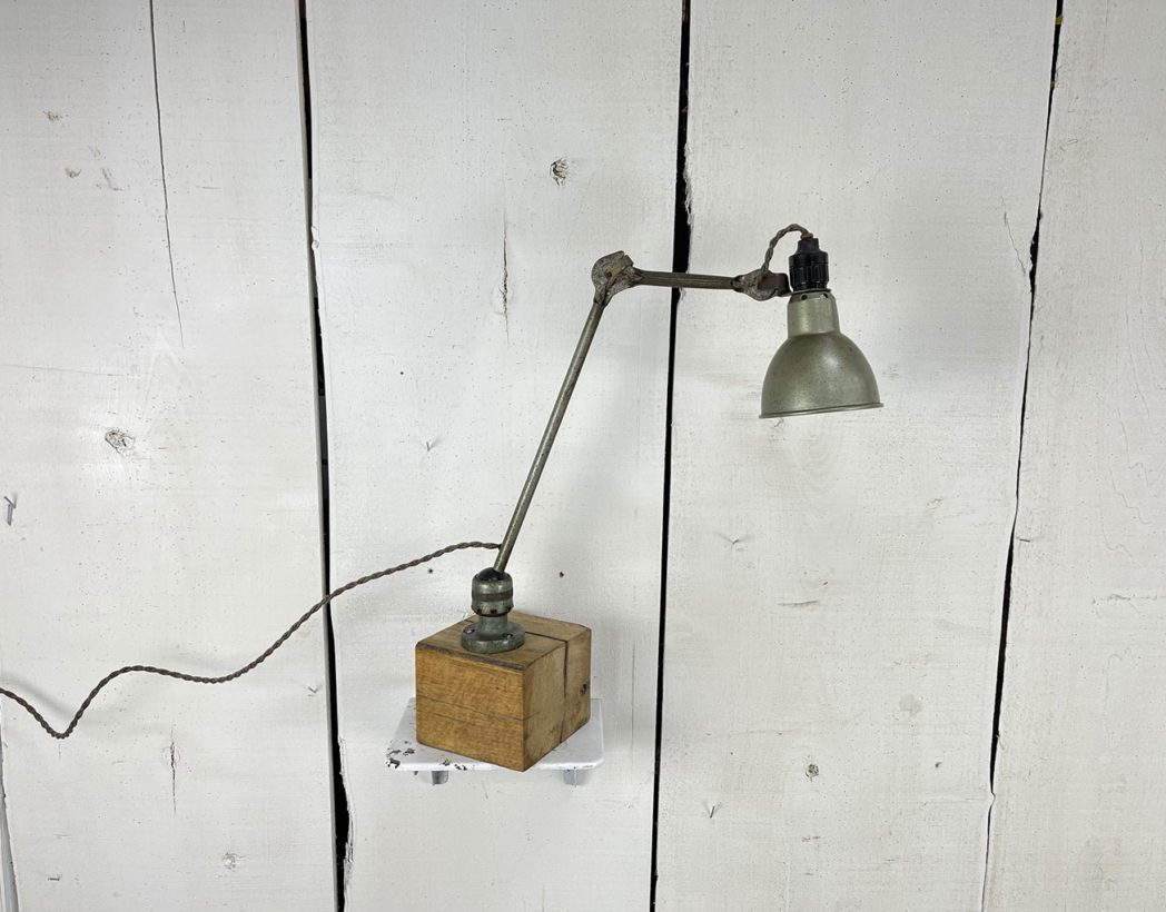 ancienne-lampre-gras-ravel-modele201-patine-verte-kaki-vintage-lampe-architecte-lampe-bureau-sur socle-bois-5francs-1