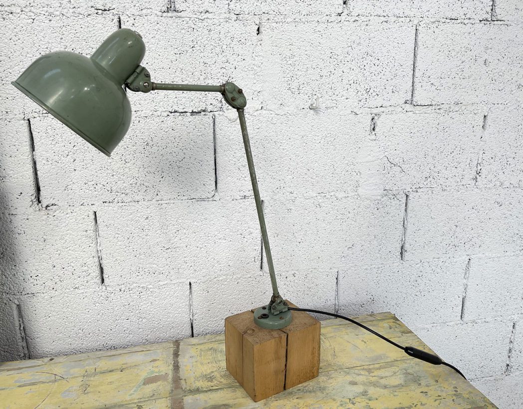 ancienne-lampe-atelier-patine-gris--vintage-lampe-architecte-lampe-bureau-sur-socle-bois-5francs-2