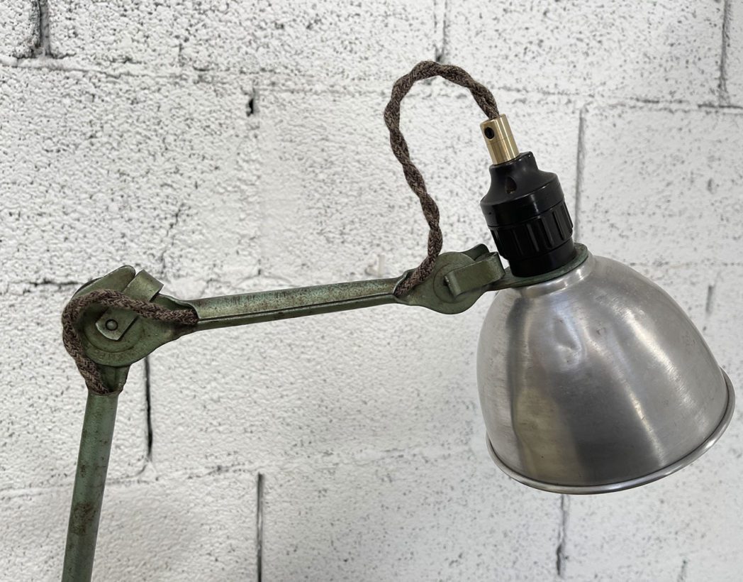 ancienne-lampe-gras-ravel-modele304-patine-vert-deau-vintage-lampe-architecte-lampe-bureau-sur-socle-bois-5francs-7