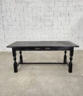 ancienne-table-de-ferme-design-brutaliste-bois-brulee-patine-noire-deco-boheme-chic-vintage-5francs-4