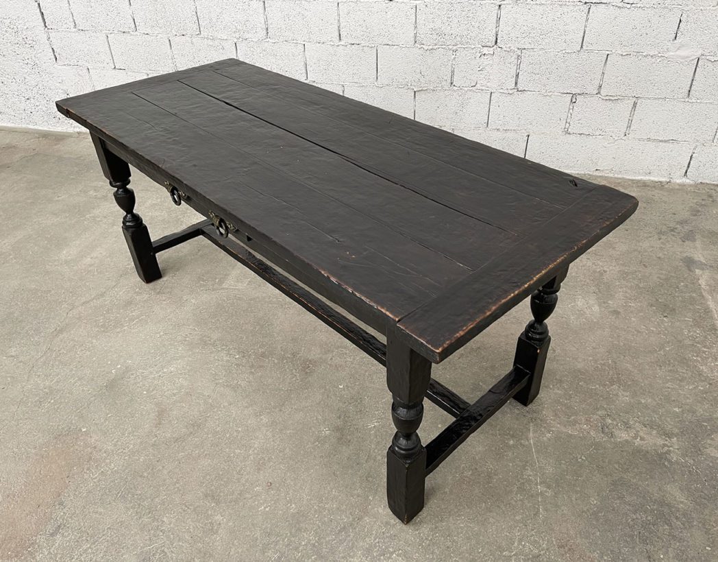 ancienne-table-de-ferme-design-brutaliste-bois-brulee-patine-noire-deco-boheme-chic-vintage-5francs-9