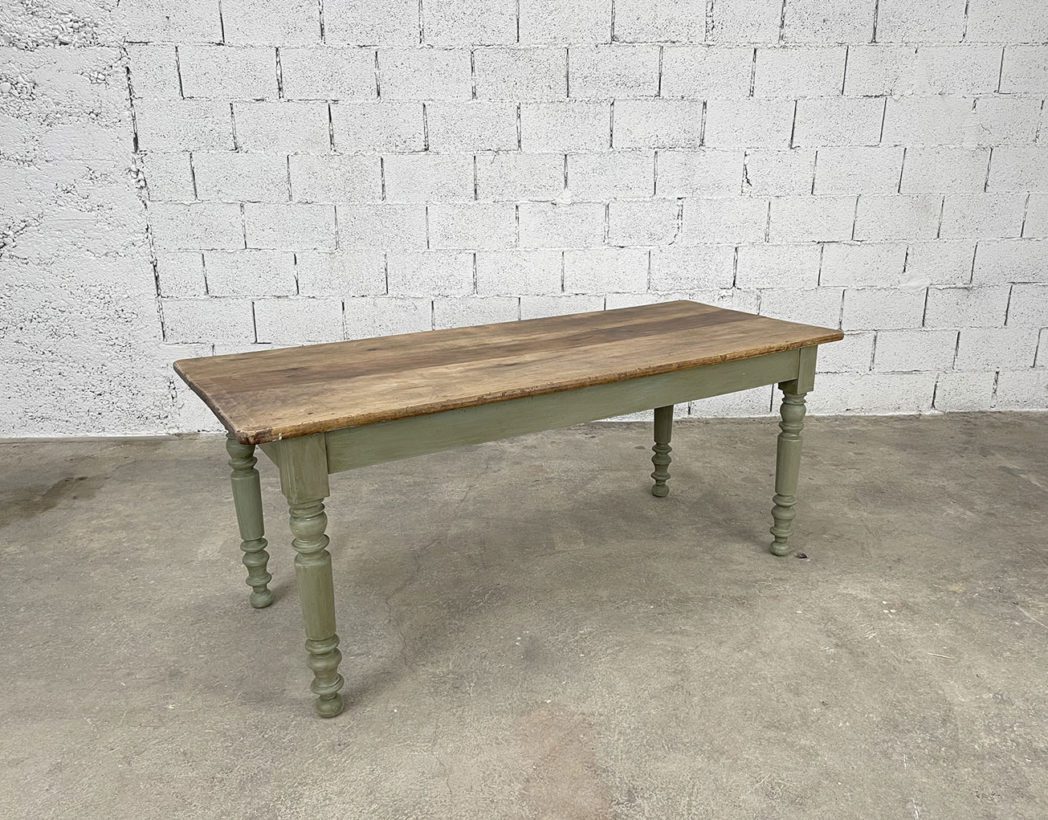 ancienne-table-de-ferme-en-noyer-pieds-tournés-patine-vert-amande-mobilier-vintage-5francs-2